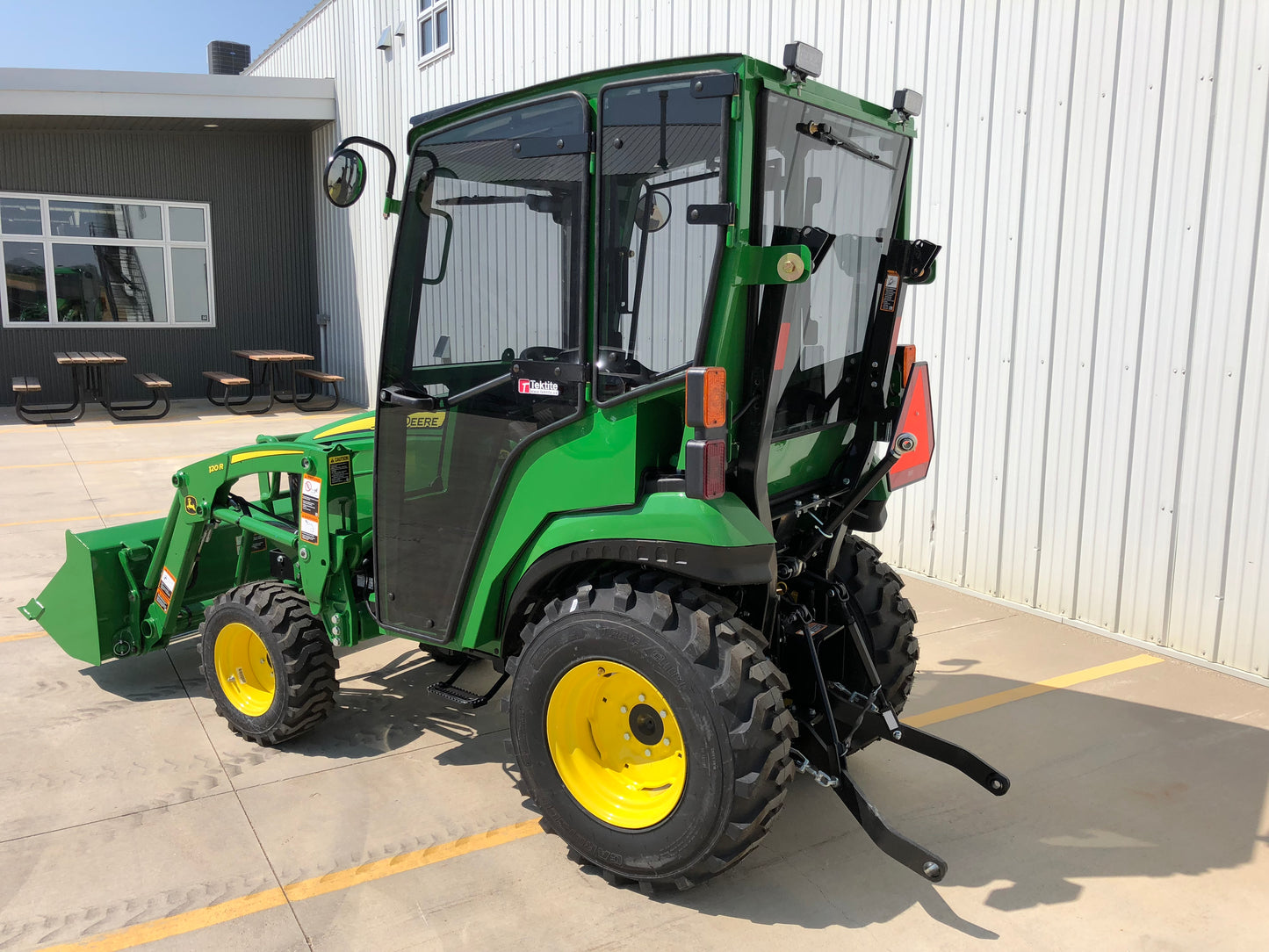 John Deere 2025R MY18 and newer (JD2000R-001)