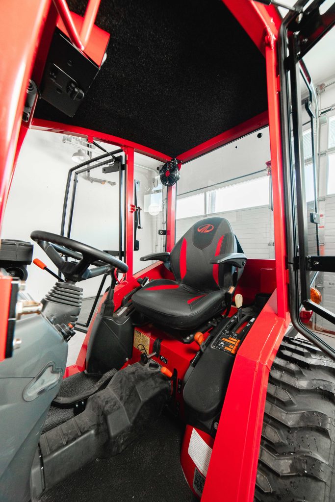 Mahindra Max 26 (Max26-01)