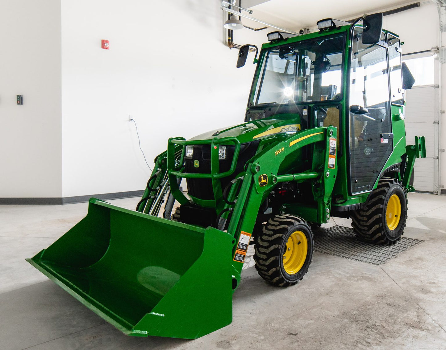 John Deere 1023E TLB (JD1023-003)
