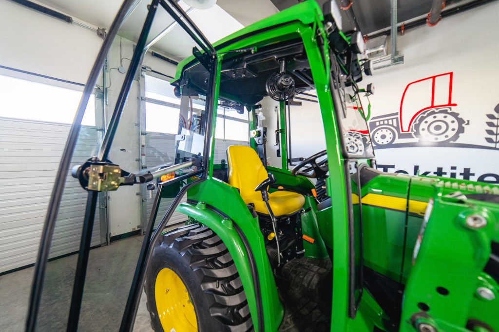 John Deere 3033R/3039R/3046R (JD3046R-001)