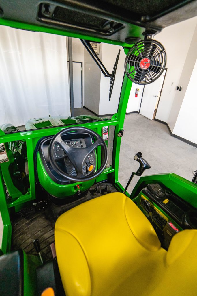 John Deere 3033R/3039R/3046R (JD3046R-001)