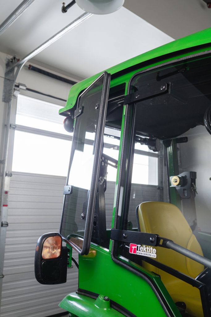 John Deere 3033R/3039R/3046R (JD3046R-001)