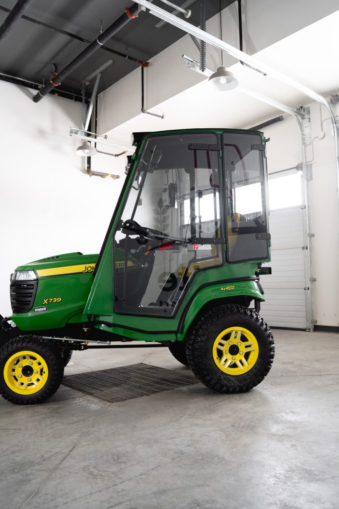 John Deere X700 Signature Gas (JDx730-01)