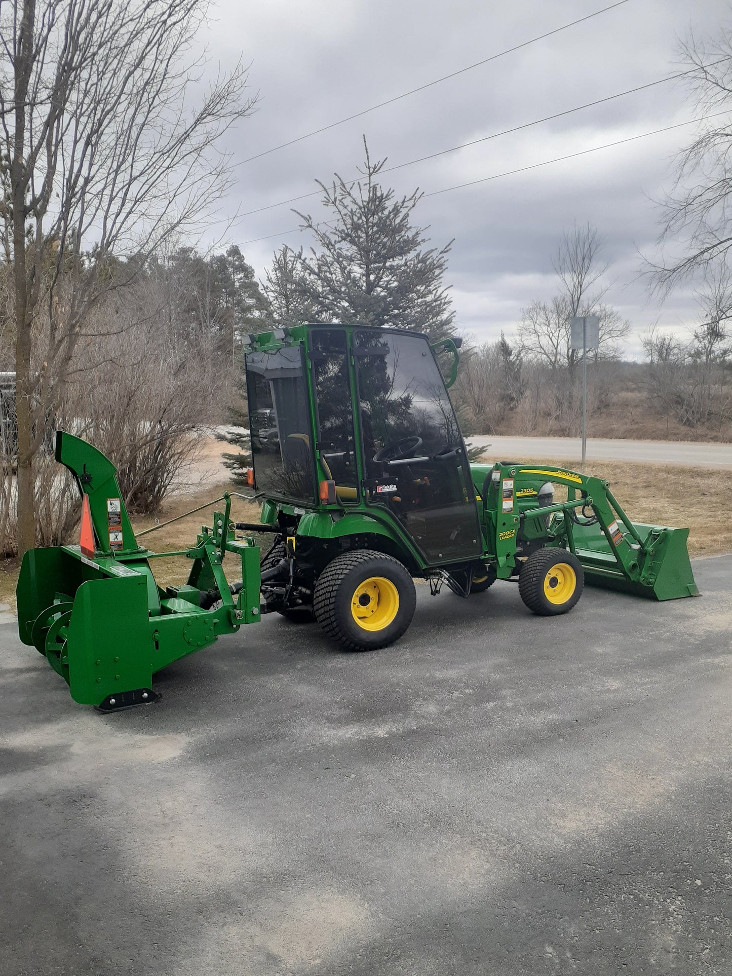 John Deere 2305 (JD2305-001)