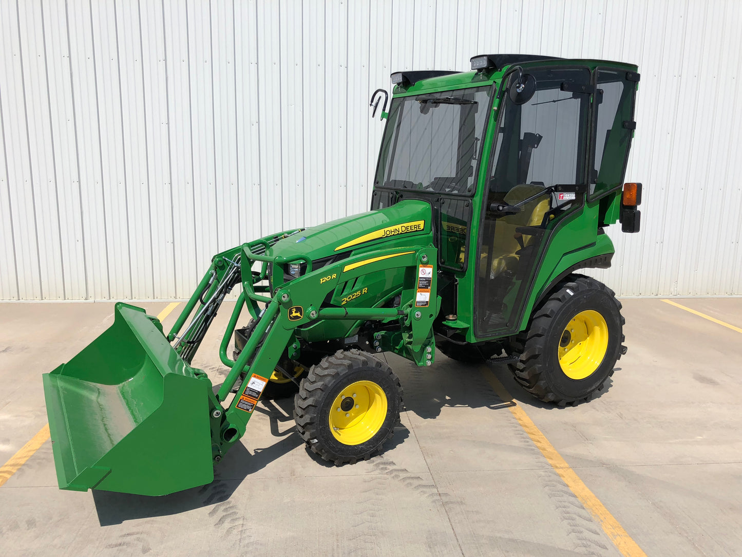 John Deere 2025R MY18 and newer (JD2000R-001)